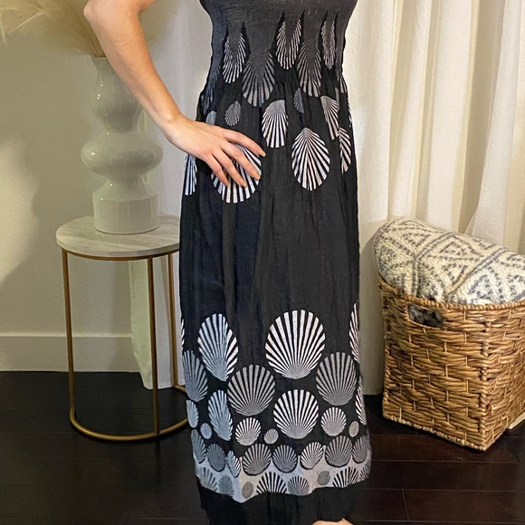 Dresses - Picture 3 of 3